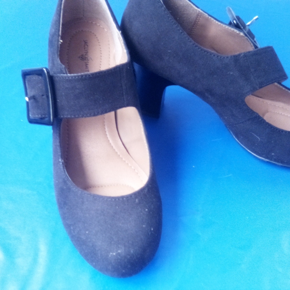 Black dress shoes